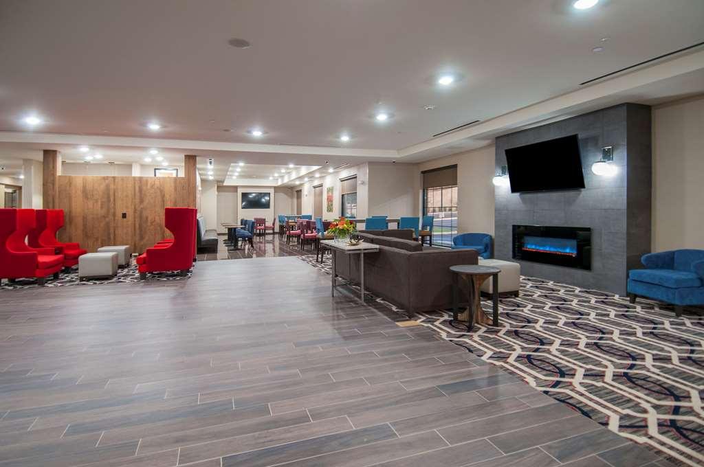 Hotel Comfort & Downtown Near 3*