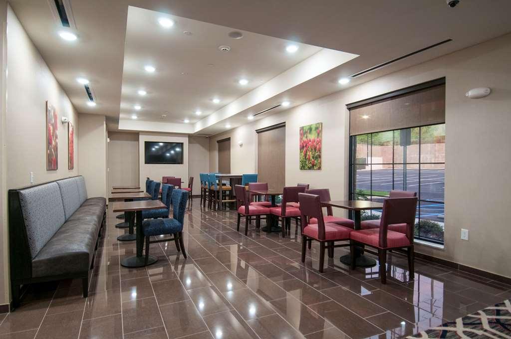 Hotel Comfort & Downtown Near