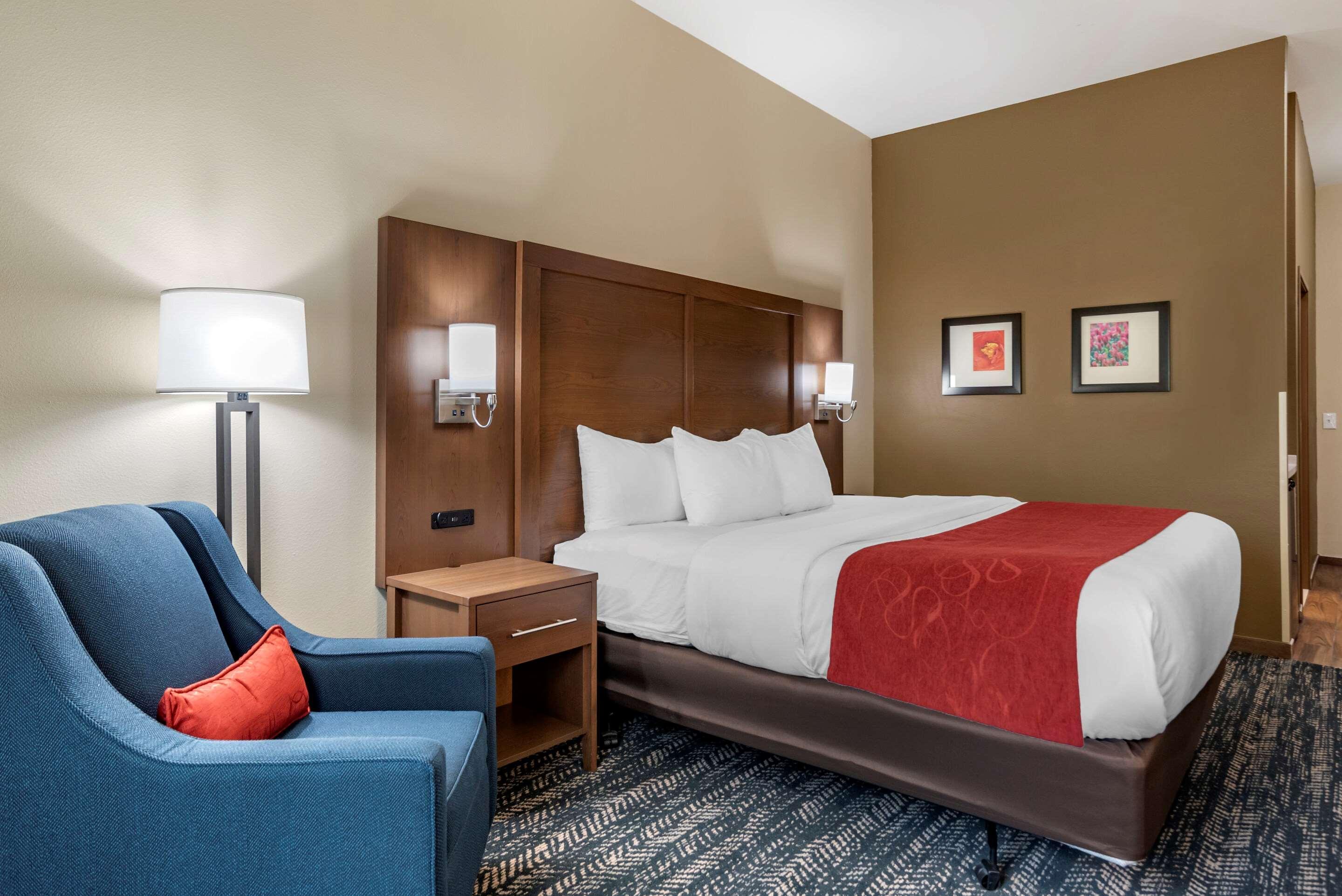 Hotel Comfort & Downtown Near