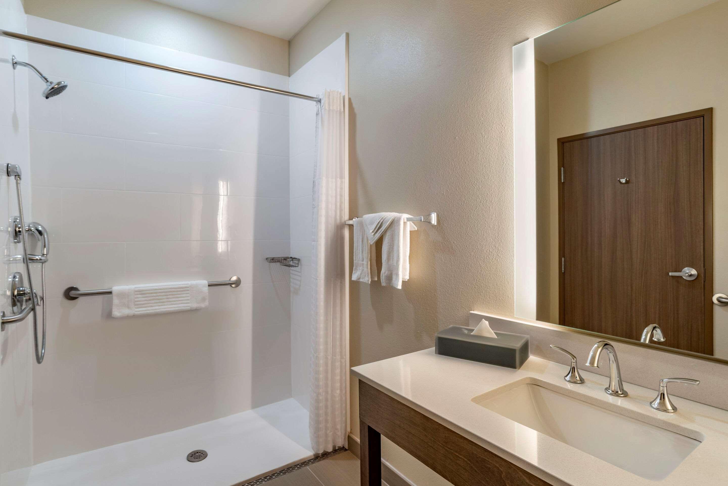 Comfort & Downtown Near Hotel 3*
