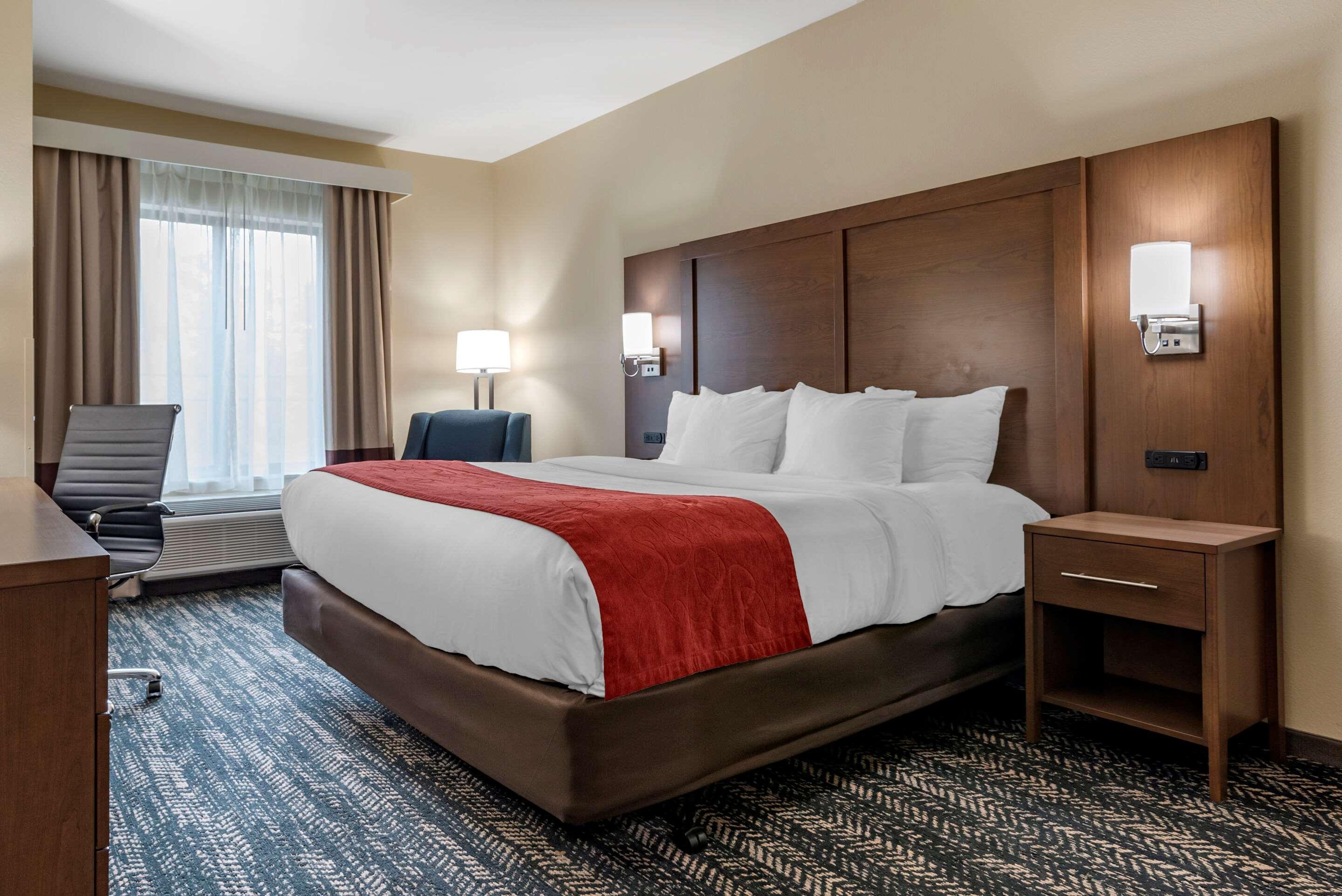 Comfort & Downtown Near