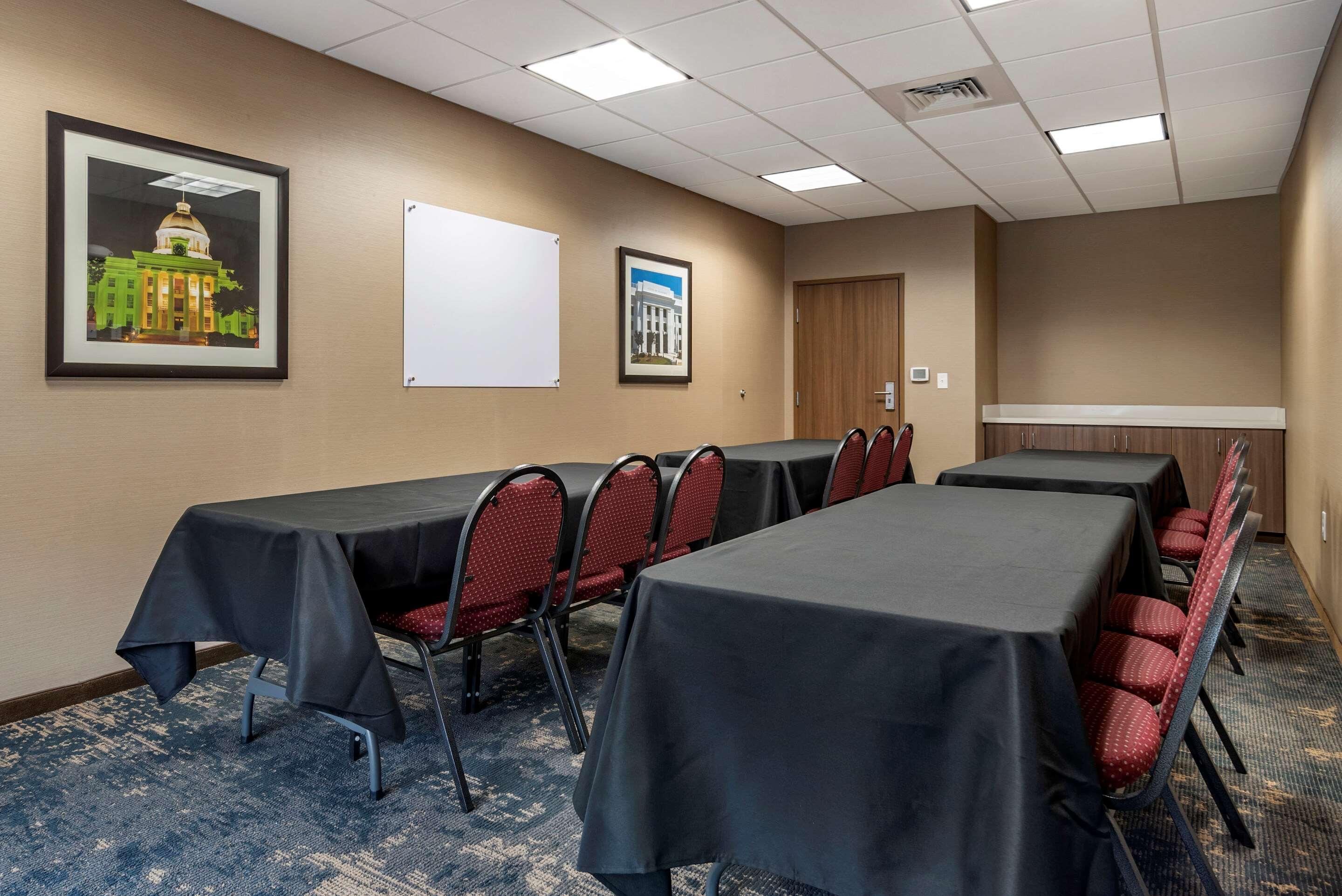 Comfort & Downtown Near Hotel 3*