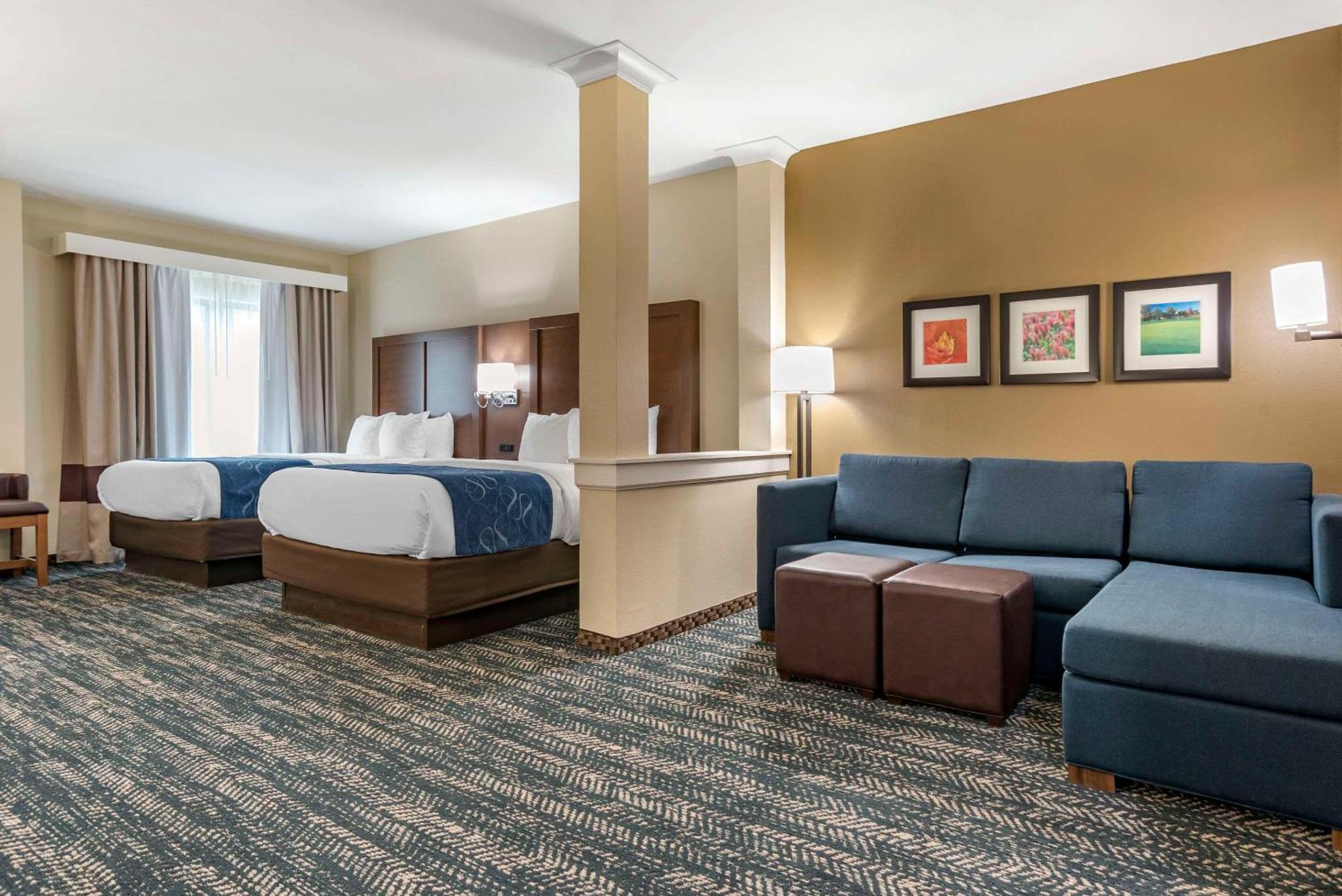 Hotel Comfort & Downtown Near