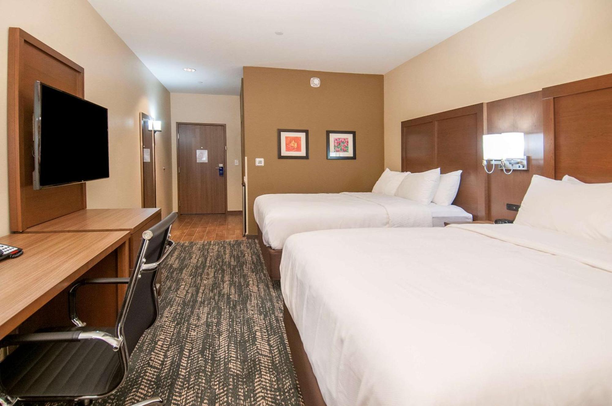 Comfort & Downtown Near Hotel 3*